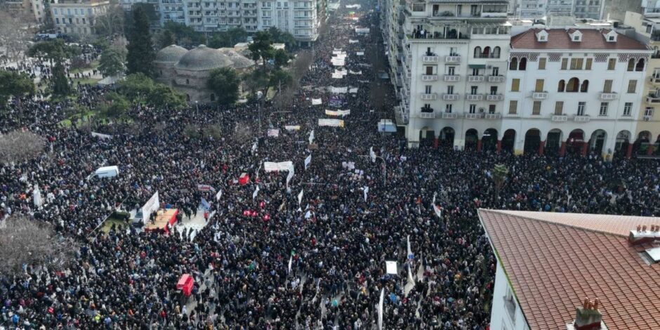 Masivas manifestaciones en Grecia: El pueblo no agachará la cabeza 5