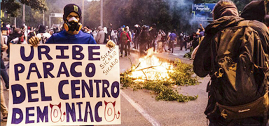 Respuesta a una seguidora vergonzante de Álvaro Uribe Vélez 1