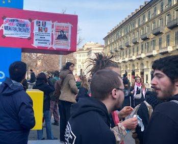 Solidaridad internacionalista con la guerra Popular y contra la Operación Kagaar en la India durante la manifestación de los 50 mil en Turín el 2 de febrero 9