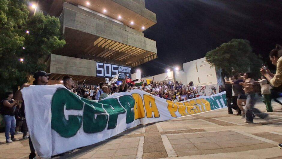 Vamos a las calles a derrotar al tinterillo de la mafia 4