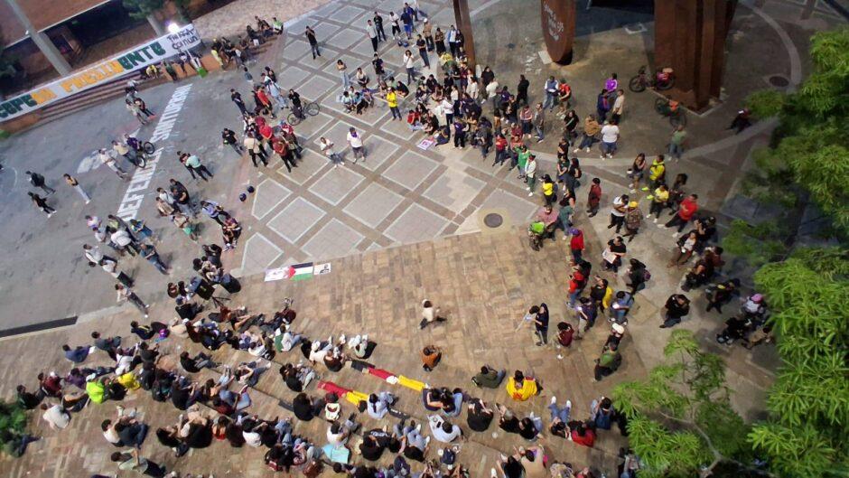 Vamos a las calles a derrotar al tinterillo de la mafia 2