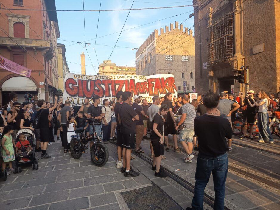 Bologna: con una multitudinaria y decidida manifestación, exige justicia para Abderrahim Fakir 8