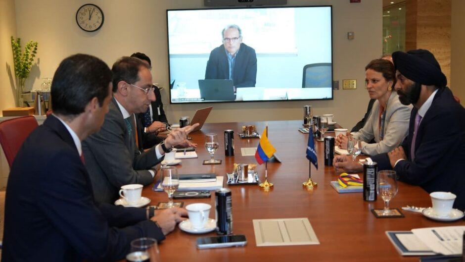 El gobierno electo se arrodilla ante Washington 2
