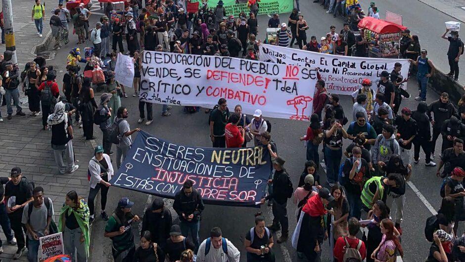 Reporte de nuestros lectores: Movilización del 14 de octubre en Medellín 1